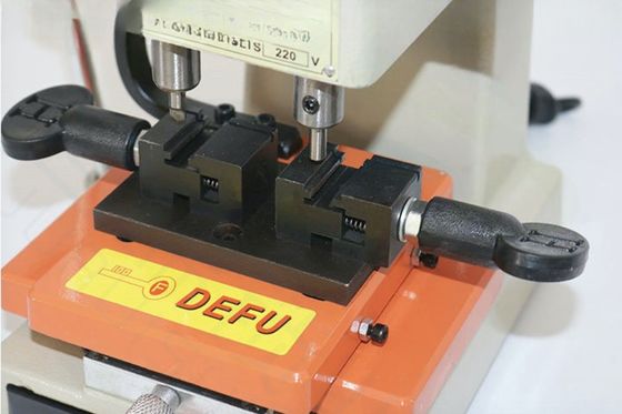 180 Watt Motorleistung Elektrische Schlüsselschneidemaschine für die Schlüsselherstellung Spannung 110/220V