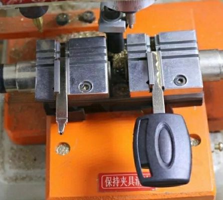 180 Watt Motorleistung Elektrische Schlüsselschneidemaschine für die Schlüsselherstellung Spannung 110/220V