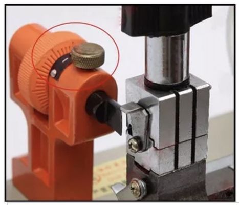 DeFu 668B Autoschlüssel Schneidmaschine 120 Watt Tarbon Stahl Produktionsmaterial für Schlüsselherstellung