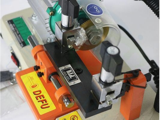 120 Watt Motorleistung Defu 238RS Horizontale Schlüsselschneidemaschine für Materialien ABS und Stahl